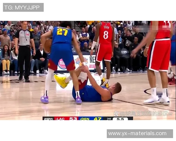 足球明星意外受伤鼻梁骨折引发球迷热议与关心